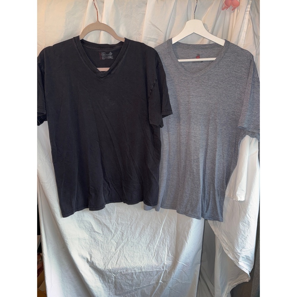 Hanes Mens V-Neck T-Shirt Lot of 2 Black Heather Gray XL Short Sleeve Cotton Tee